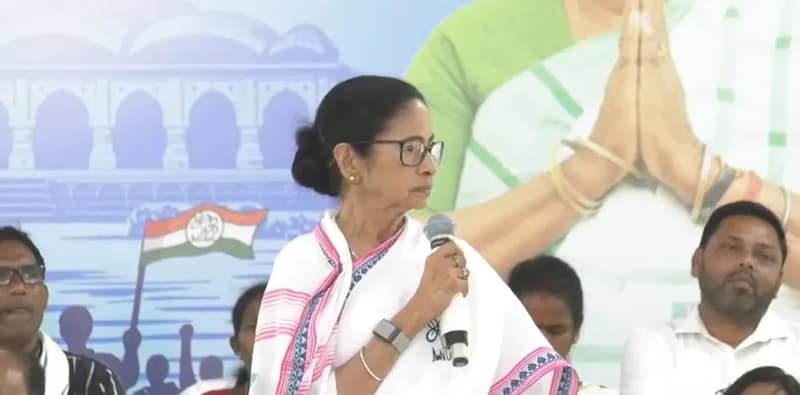 ওরা মুসলিমদের ঘৃণা করে: মমতা