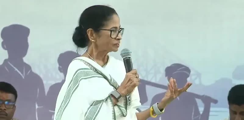 ভাল কাজ করলে, মানুষের জন্য কাজ করলে টিকিট পাবে: মমতা