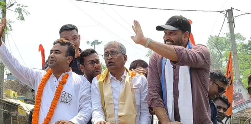 সামশেরগঞ্জের তৃণমূল প্রার্থী নূর আলমের হয়ে প্রচারে দুই সাংসদ ইউসুফ পাঠান ও খলিলুর রহমান