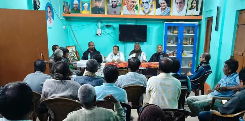 বহিরাগত প্রার্থীকে মানব না, ক্ষোভ ময়নাগুড়ির জাতীয় কংগ্রেসের অফিসে