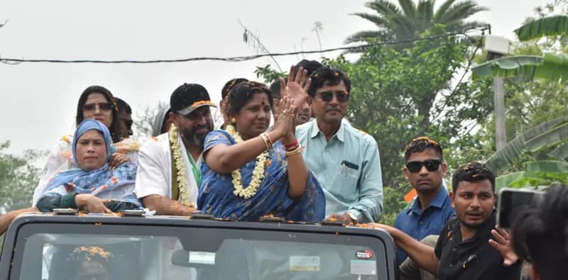 মুর্শিদাবাদ বিধানসভায় তৃণমূল প্রার্থী শাওনি সিংহ রায়ের প্রচারে সাংসদ ইউসুফ পাঠান