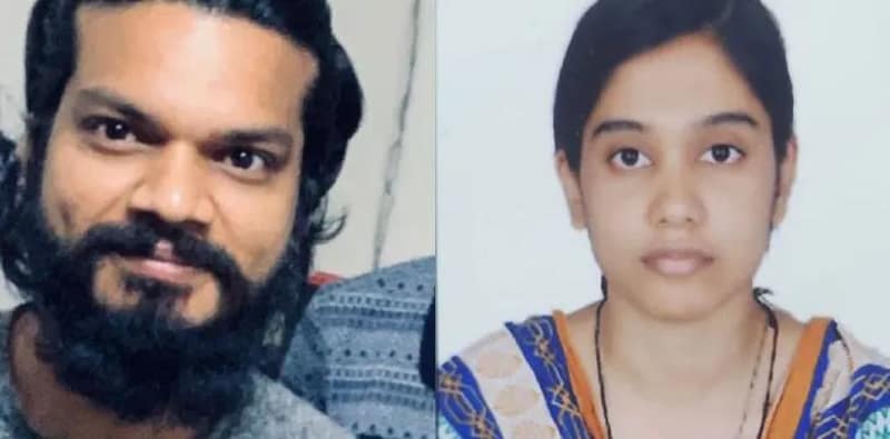 ঘরে স্বামীর ঝুলন্ত দেহ দেখে ১৭ তলা থেকে মরণঝাঁপ