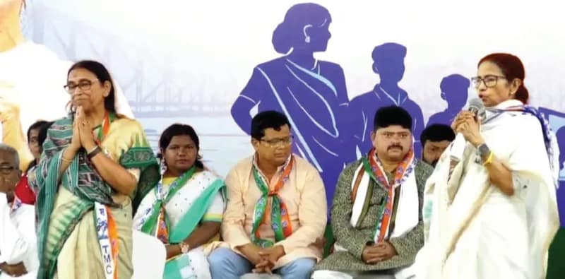 খড়্গপুরে কাছে ডেকে প্রবীণ নেতাদের মান ভাঙালেন মমতা