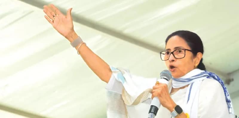 মুছে যাবে বিজেপি, খেলা শুরু: মমতা, জঙ্গলমহলের মঞ্চ থেকে হুংকার, বহিরাগত এনে ভোটে জেতা যায় না