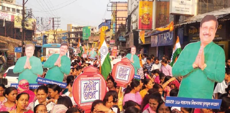বারাসত ও আমডাঙায় জমজমাট রোড শো তৃণমূল, আইএসএফের