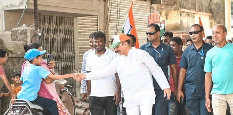 বহরমপুরের কাশিমবাজারে ভোটপ্রচারে  কংগ্রেস প্রার্থী অধীর চৌধুরী