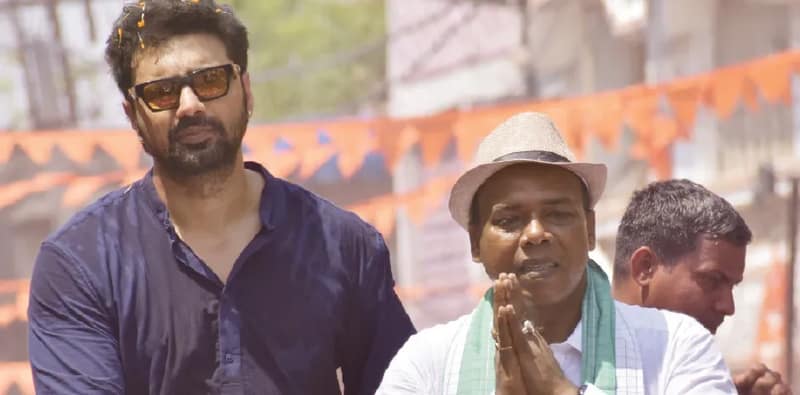 চৈত্রের রোদ উপেক্ষা করে ‘দেব’ দর্শনে ভিড় উপচে পড়ল পুরুলিয়ায়