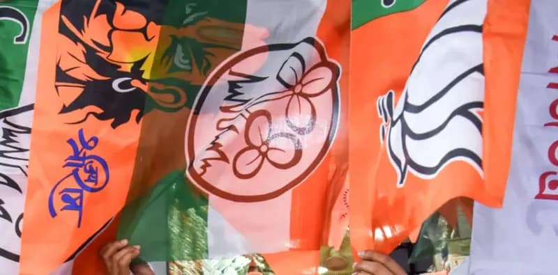তিন ঘণ্টার ব্যবধানে তৃণমূল ও বিজেপির পতাকা ধরলেন এগরার পঞ্চায়েত সদস্য