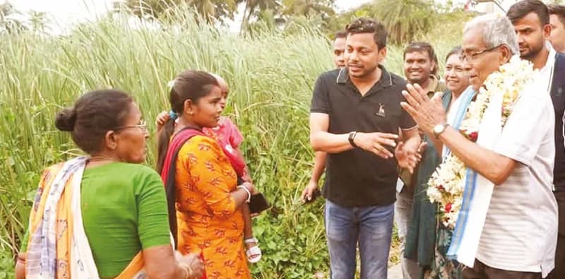 নিজের প্রচার সেরে দুই সতীর্থের হয়ে দৌড়ে বেড়াচ্ছেন তৃণমূলের পর্যবেক্ষক