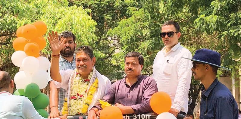 দলনেত্রীর আশীর্বাদ নিয়ে মনোনয়ন জমা দিলেন পাণ্ডবেশ্বরের তৃণমূল প্রার্থী