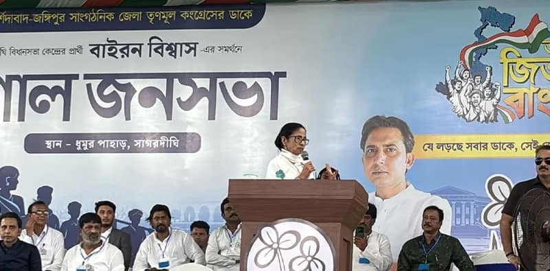 সাগরদিঘির সভাস্থল ছেড়ে মমতা সুতির সভাস্থলের দিকে রওনা দিলেন
