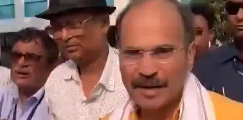 মনোনয়নপত্র জমা দিলেন বহরমপুরের কংগ্রেস প্রার্থী অধীর রঞ্জন চৌধুরী
