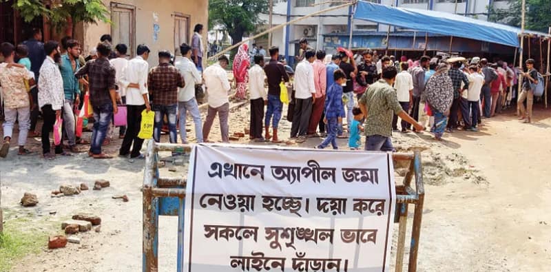 লাইনে দাঁড়িয়ে কাঁদছেন নাম বাদ পড়া ভোটাররা
