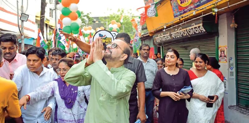 কাশীপুরে গঙ্গাভাঙন রোধ, রেলের সিমেন্টের গুদাম থেকে দূষণ! কেন্দ্রকে বিঁধে প্রচার তৃণমূল প্রার্থী অতীনের