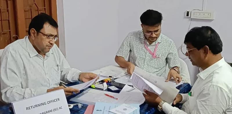 মনোনয়নপত্র জমা দিলেন মুর্শিদাবাদের খড়গ্রামের তৃণমূল প্রার্থী আশিস মার্জিত