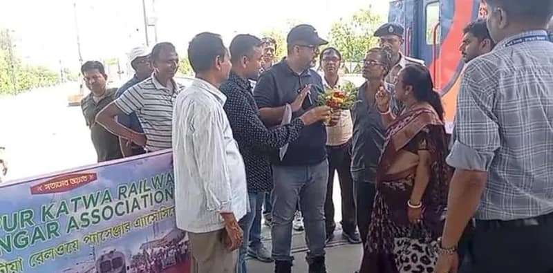 লাভপুর স্টেশন পরিদর্শনে পূর্ব রেলের হাওড়া ডিভিশনের ডিআরএম বিশাল কাপুর