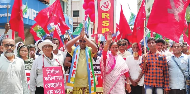 দ্বন্দ্ব কাটিয়ে বাম-আইএসএফের যৌথ মিছিল, মনোনয়নে আম জনতার প্রার্থী