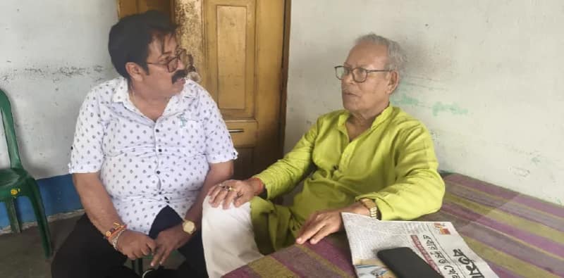 তৃণমূল প্রার্থীকে জেতাতে সকাল থেকেই প্রচারে থাকছেন ৭৪ বছরের ‘যুবক’ অনন্ত