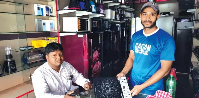 রান্নার গ্যাসের বিকল্প হিসাবে হেঁশেলের দখল নিচ্ছে এবার ইনডাকশন ওভেন