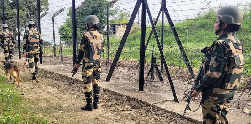 বুথে ভোটার শনাক্তকরণের  দায়িত্বে বিএসএফ? জল্পনা