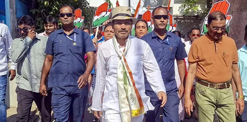 রবিবার সকালে প্রচারে বেরিয়ে বহরমপুরে বিক্ষোভের মুখে কংগ্রেস প্রার্থী অধীর চৌধুরী, একাধিক ওয়ার্ডে শুনতে হল গো-ব্যাক স্লোগান