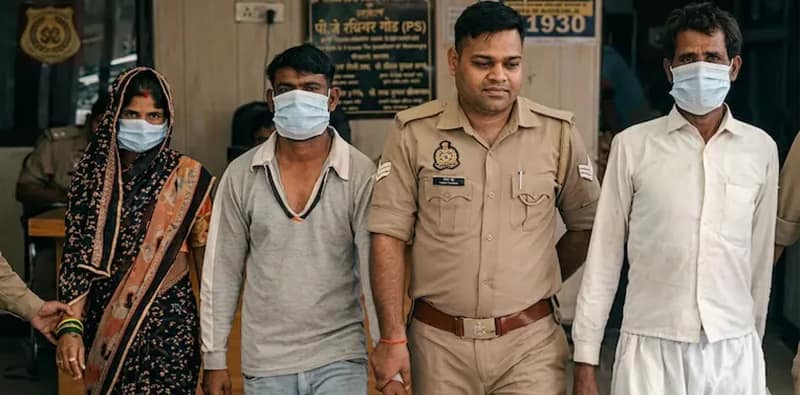 মৃতদেহের হাতে ট্যাটু থেকে খুনের রহস্যভেদ আগ্রা পুলিশের, গ্রেপ্তার ৩
