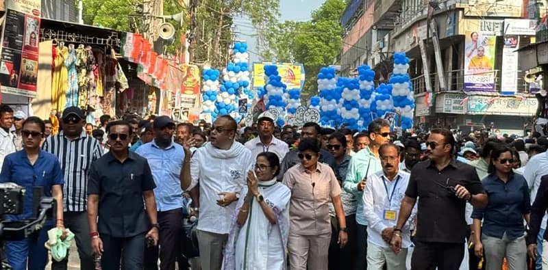 বহরমপুরে তৃণমূল প্রার্থী নাড়ুগোপাল মুখোপাধ্যায়ের হয়ে ভোট প্রচারে পদযাত্রা  মমতা বন্দ্যোপাধ্যায়