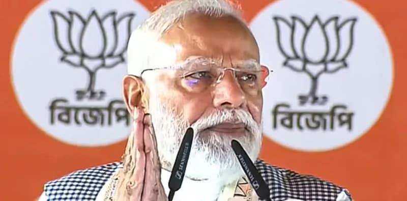 হলদিয়ায় ভোটপ্রচারে বিজেপির বিজয় সংকল্প সভার মঞ্চে প্রধানমন্ত্রী নরেন্দ্র মোদি