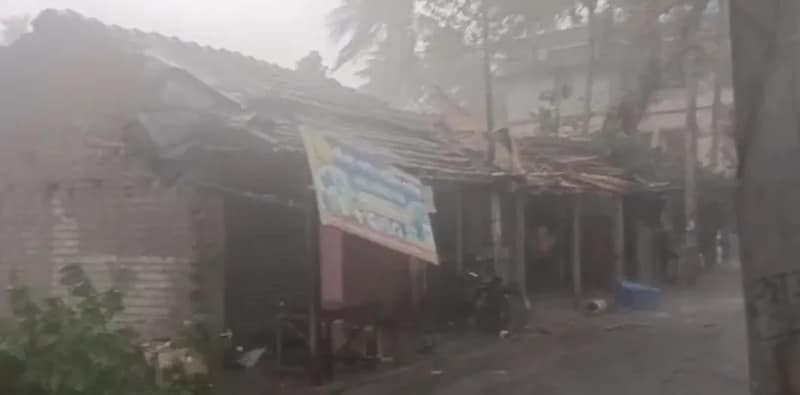 হলদিয়ায় বিকালে প্রবল কালবৈশাখী ঝড়
