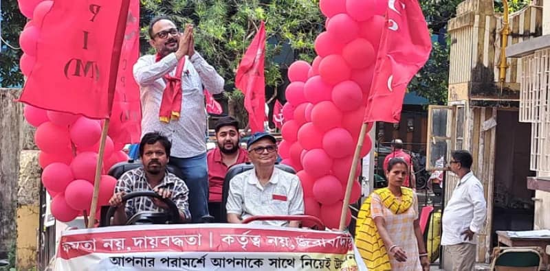 সুজিতের প্রচারে উপচে পড়ল ভিড়  লাল রঙের হুডখোলা জিপে সিপিএম