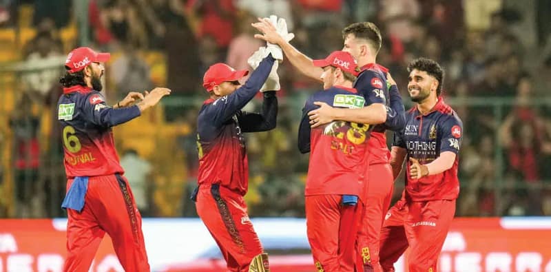 হারের হ্যাটট্রিক চেন্নাইয়ের, দাপটে জিতলেন কোহলিরা