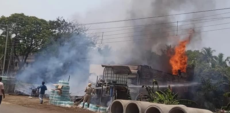 নন্দকুমার থানার বাখরাবাদে তেল গোডাউনে ভয়াবহ আগুন