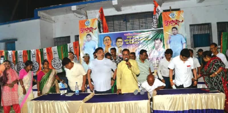 বুথভিত্তিক কর্মী বৈঠক তৃণমূল প্রার্থী লিটনের বাদুড়িয়া কেন্দ্রে অতিরিক্ত গুরুত্ব মহিলা ভোটে