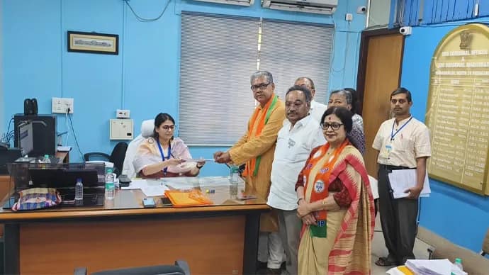 মনোনয়নপত্র জমা দিলেন বিধাননগরের বিজেপি প্রার্থী শারদ্বত মুখোপাধ্যায়
