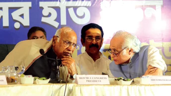 রাজ্য ভিত্তিক লড়াইটা আলাদা, দেশের স্বার্থে একত্রে লড়ছি বিজেপির বিরুদ্ধে: খাড়্গে