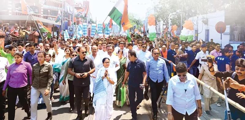 জনস্রোতে ভেসে মনোনয়ন