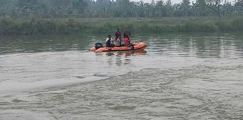 বৃহস্পতিবার ভোরে কেতুগ্রামে ভাগীরথীতে বালি তুলতে গিয়ে নৌকাডুবি, দু'জনের মৃত্যু