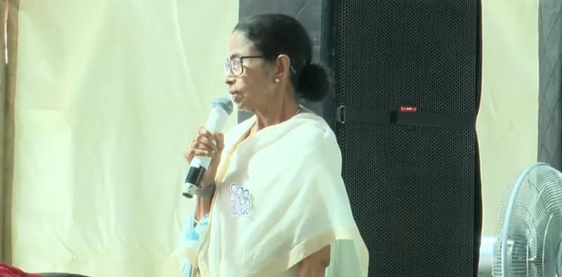 ভোটে মানুষ বাংলার উপর সমস্ত অত্যাচারের জবাব দেবে: মমতা