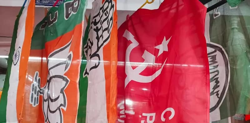 পতাকা বিক্রিতে শীর্ষে তৃণমূল, পদ্ম পার্টিকে পিছনে ফেলে দুইয়ে সিপিএম
