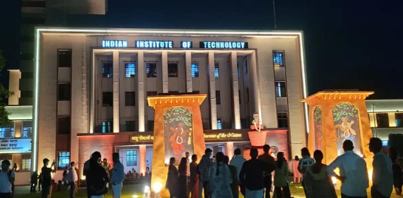 জেলায় বিপুল পরিমাণ ভোটকর্মীর ঘাটতি ডাক পড়ল খড়্গপুর আইআইটির কর্মীদেরও