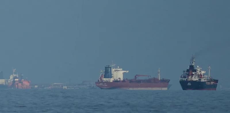 হরমুজে সারাদিনে পার হবে ১৫টি জাহাজ, জানাল ইরান