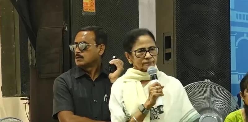 ভোটের আগে টাকা ছড়াচ্ছে বিজেপি: মমতা