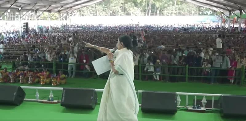 আমরাই একমাত্র মানুষের পাশে, বাকি আর কেউ নেই :মমতা বন্দ্যোপাধ্যায়