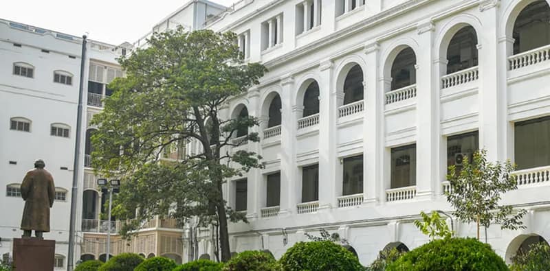 কলকাতা বিশ্ববিদ্যালয়ের বাংলা বিভাগ: একাধিক গবেষককে কুপ্রস্তাব অধ্যাপকের, লিখিত অভিযোগ না হওয়ায় বহাল তবিয়তে!