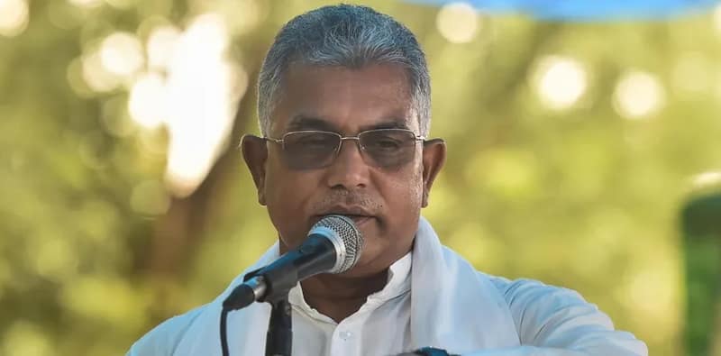 কাজে সমান বেতনের দাবিতে পঞ্চায়েত মন্ত্রীর দ্বারস্থ ভিলেজ রিসোর্স পার্সনসরা, সমাধানের আশ্বাস দিলীপের