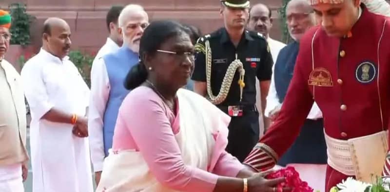 মহাত্মা জ্যোতিবা ফুলের ২০০তম জন্মবার্ষিকীতে শ্রদ্ধা জানালেন রাষ্ট্রপতি দ্রৌপদী মুর্মু ও প্রধানমন্ত্রী নরেন্দ্র মোদি