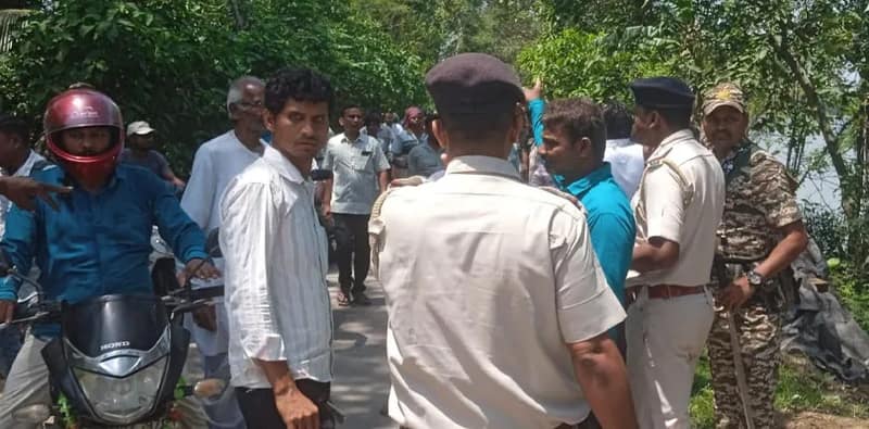 হালিশহর গ্রামে তৃণমূল প্রার্থী চন্দন মণ্ডলের ভোটপ্রচারে হামলার অভিযোগ বিজেপির বিরুদ্ধে