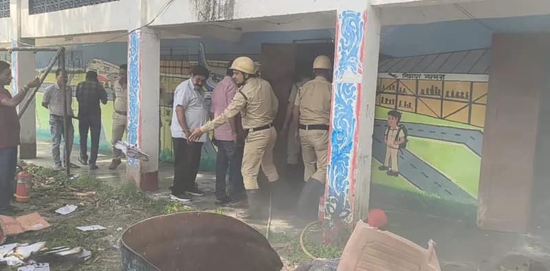 ময়নাগুড়ি শহরের সুভাষনগর হাইস্কুলে আগুন, ঘটনাস্থলে দমকল