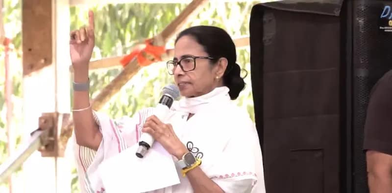 বাংলায় বেকারত্বের হার কমেছে: মমতা বন্দ্যোপাধ্যায়