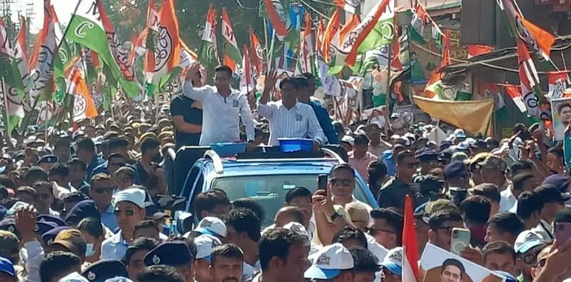 ময়নায় তৃণমূল প্রার্থী চন্দন মণ্ডলকে নিয়ে বলাইপণ্ডা বাজারে রোড শো  অভিষেকের